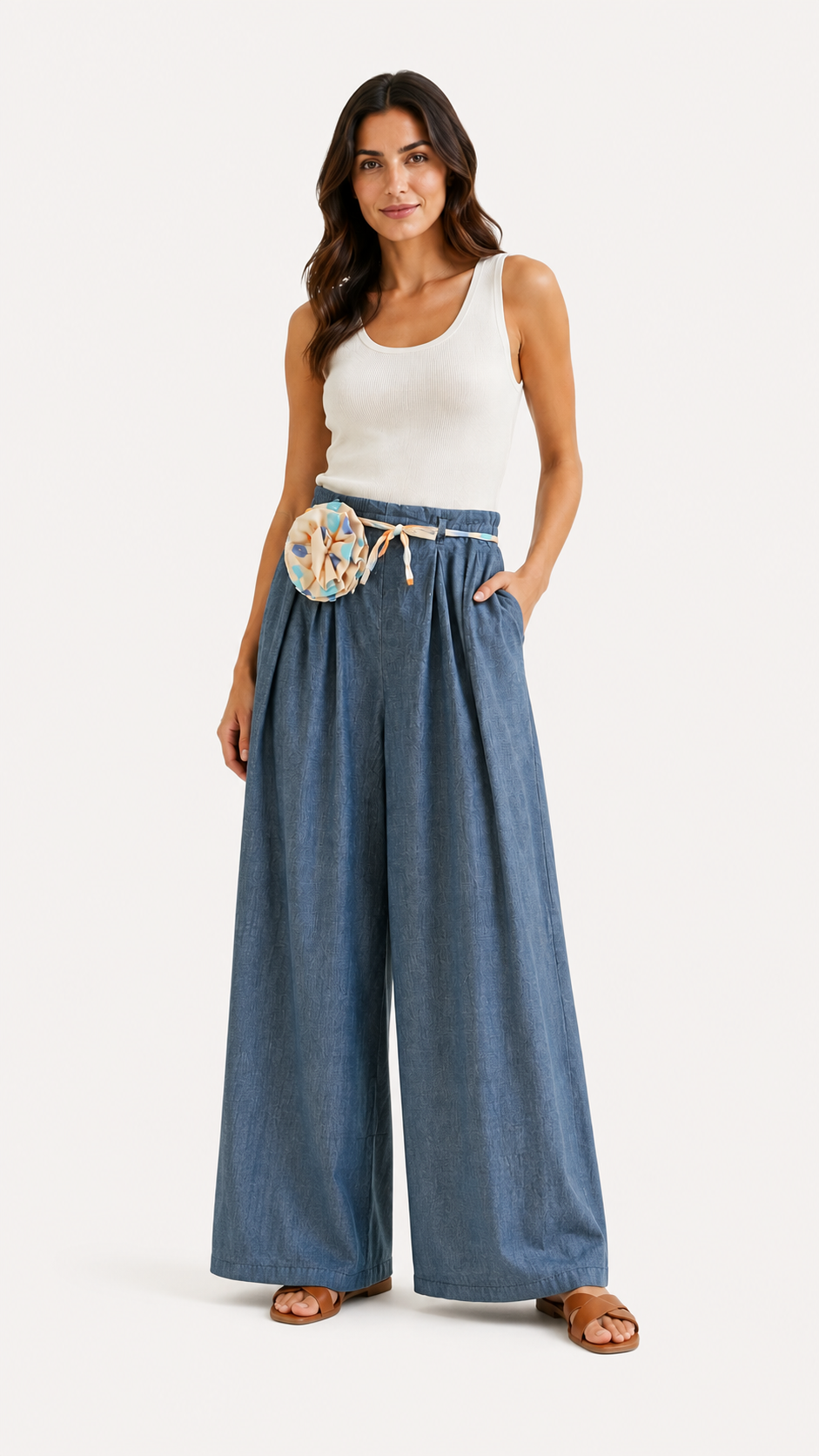 Pantalone Palazzo Denim con Cintura e Fiore Decorativo