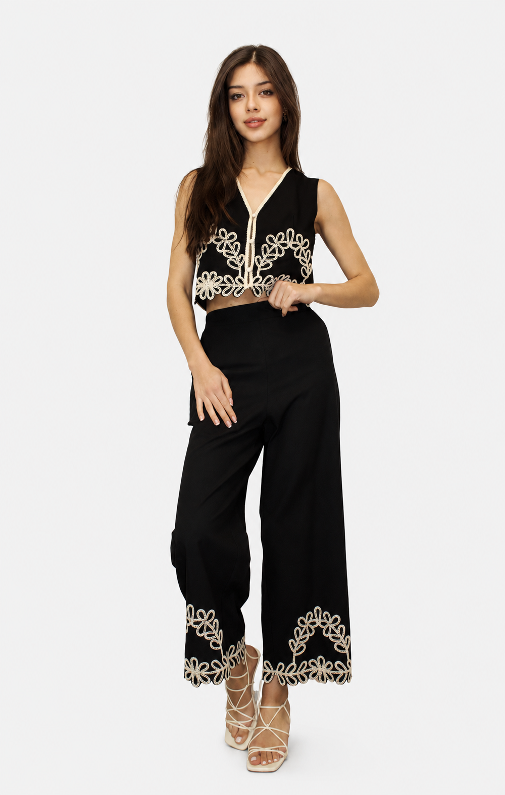 Completo Nero Ricamato con Top Crop e Pantalone Palazzo