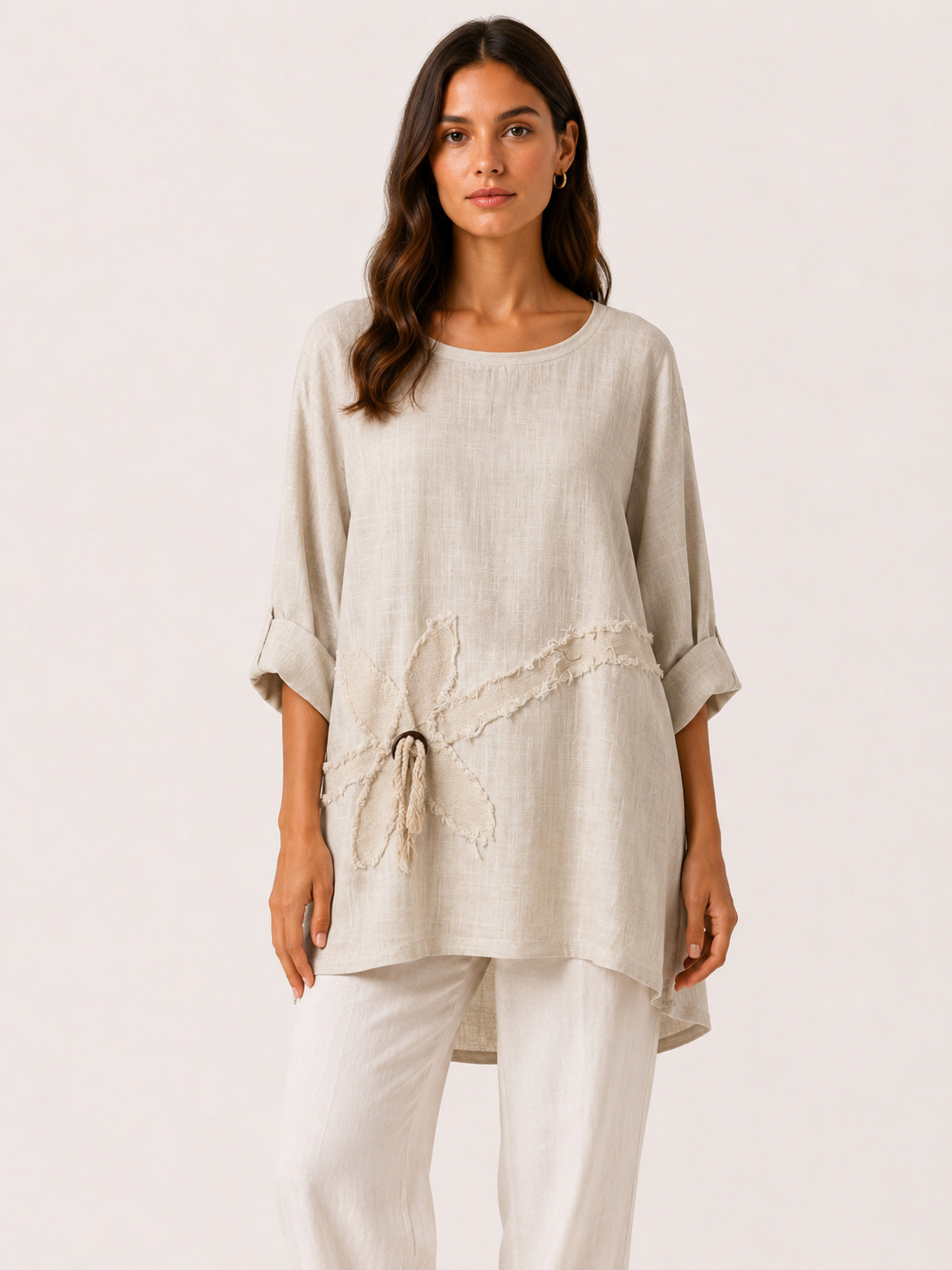 Blusa Oversize Beige con Applicazione Fiore Artigianale