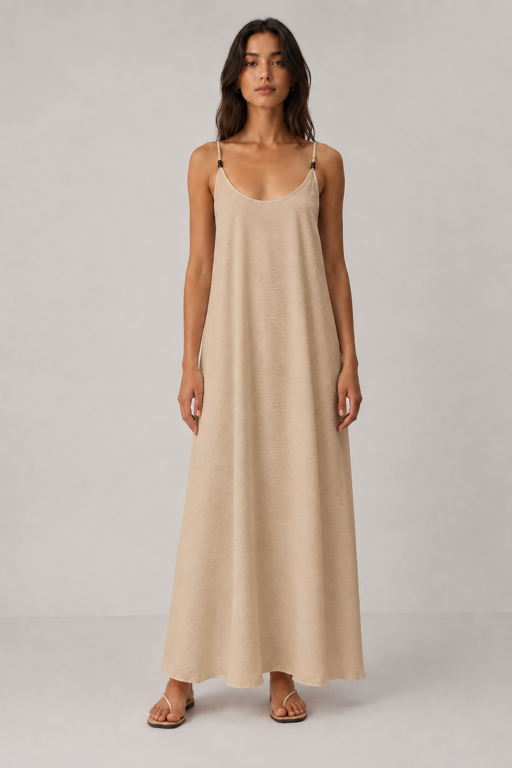 Vestito lungo con spalline e perline