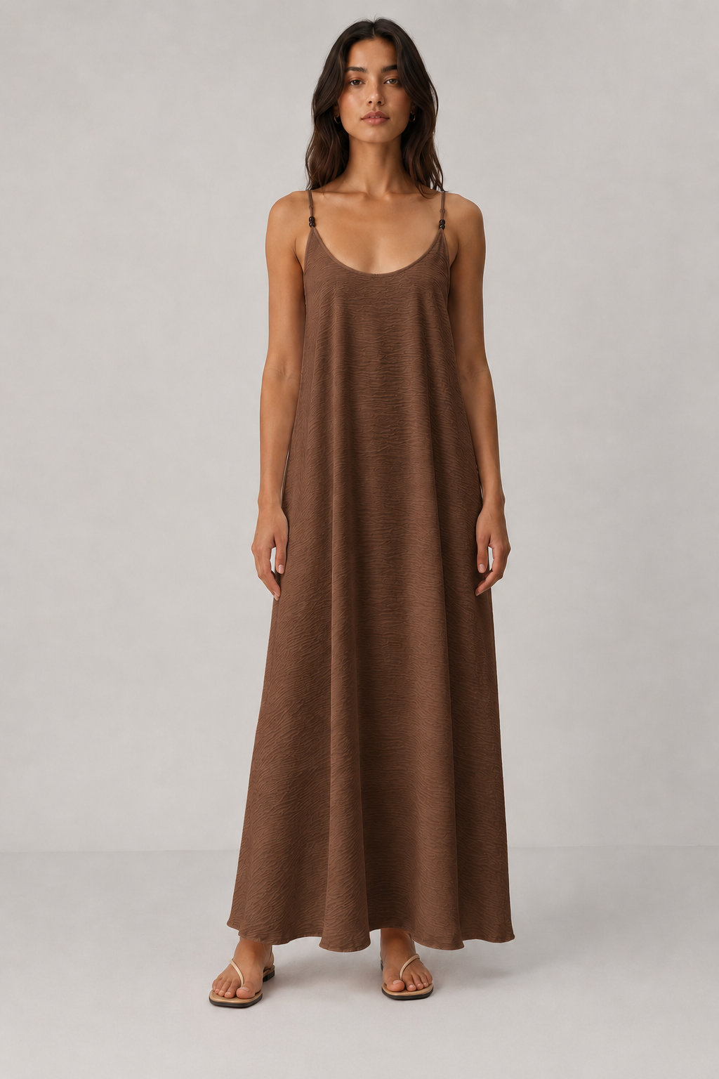 Vestito lungo con spalline e perline