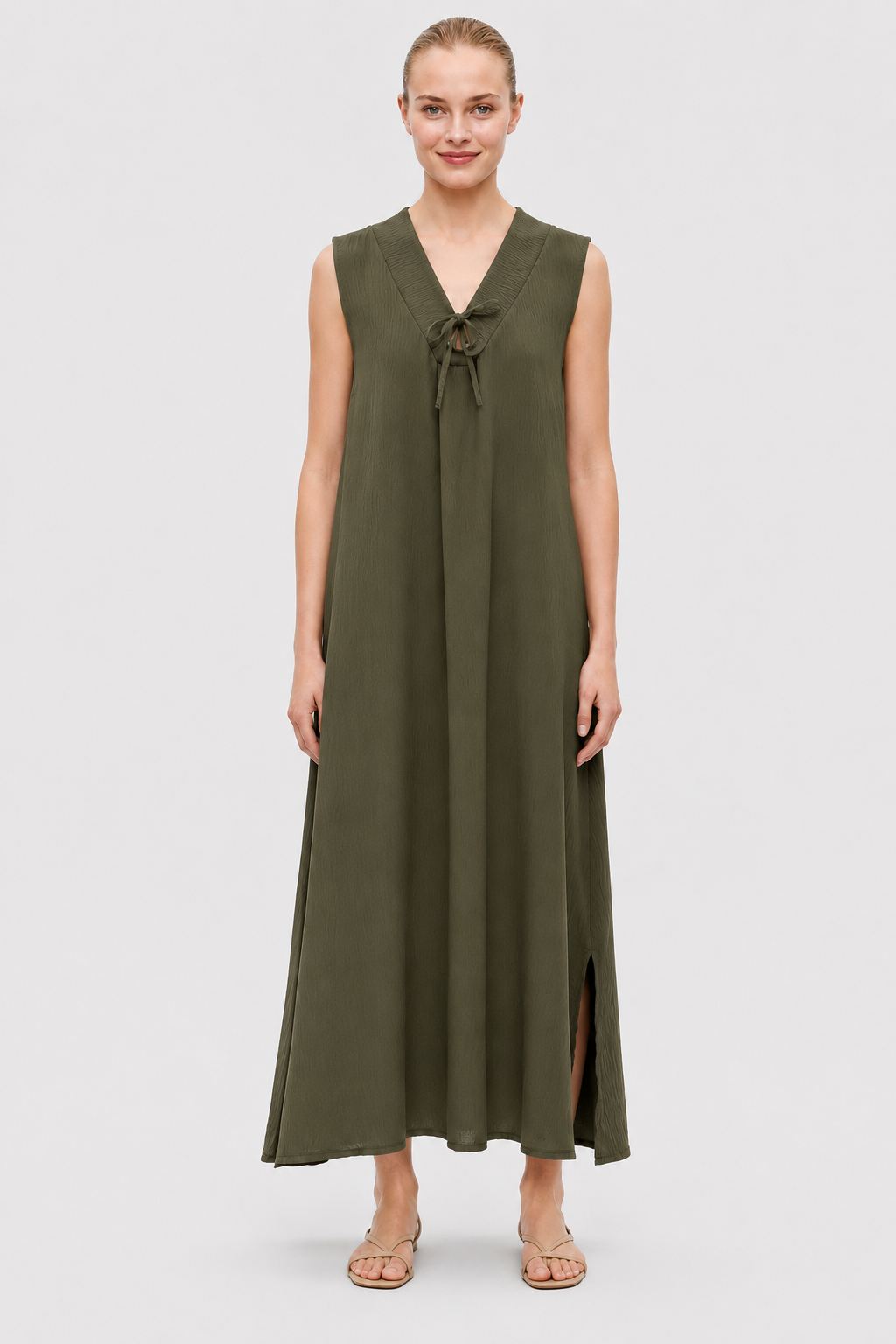 Vestito lungo marrone smanicato con fiocchi