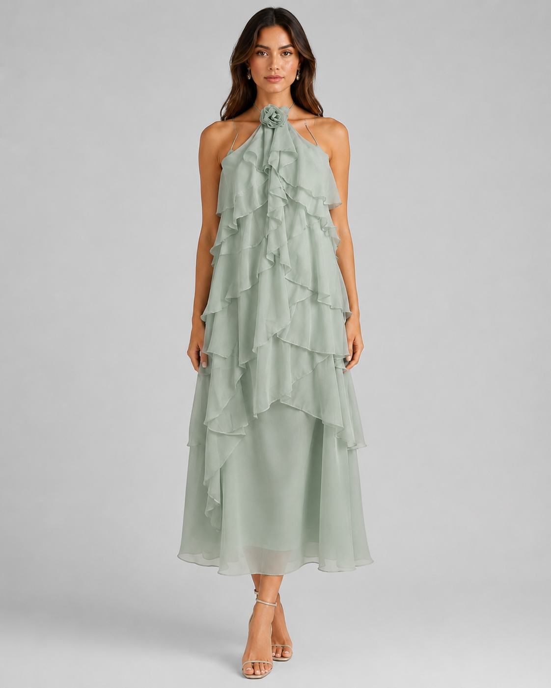 Abito midi in chiffon con volant e fiore al collo